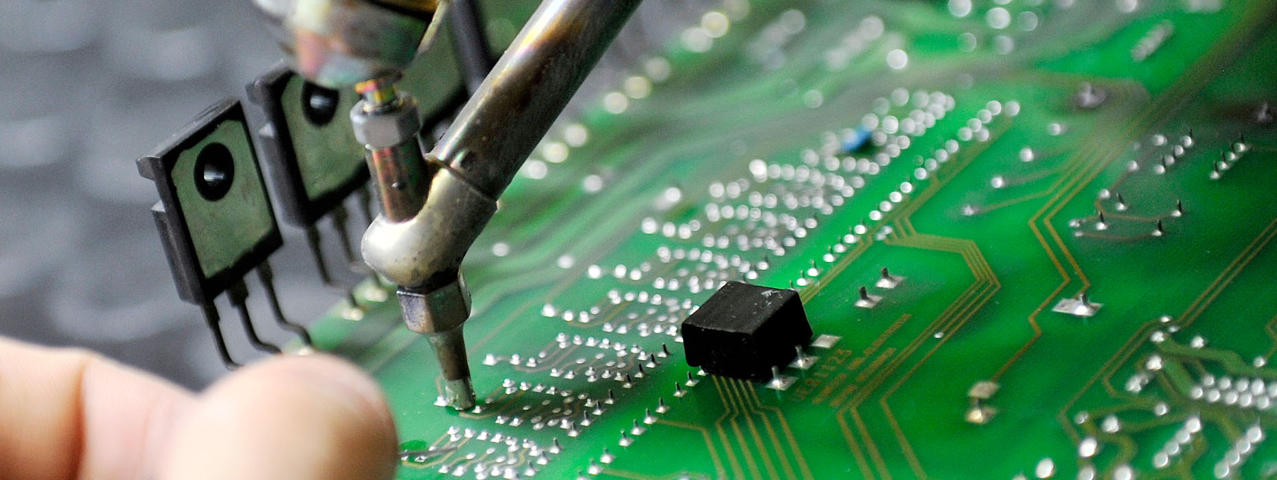 Dissaldatura componente elettrico